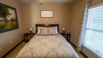 2 slaapkamers, een strijkplank/strijkijzer, reisbedje, gratis wifi