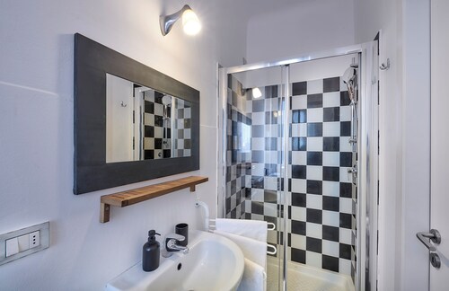 Great Location Comfortable and Quiet