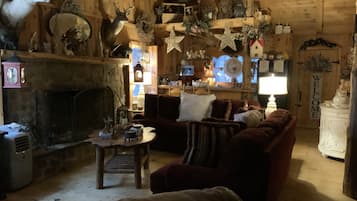 Fernseher, Kamin, DVD-Player, Stereoanlage