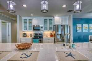 Fridge, oven, dishwasher, coffee/tea maker