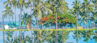 Penthouse Unit built 2007, Across from Kahaluu Beach, Fantastic Ocean Views!