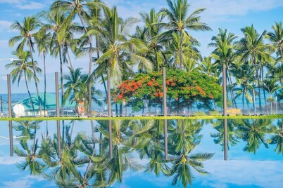 Penthouse Unit built 2007, Across from Kahaluu Beach, Fantastic Ocean Views!