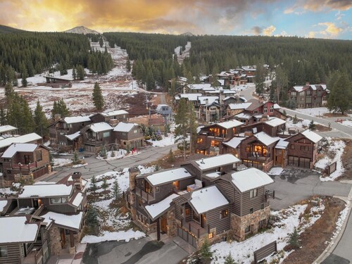 Retreat at Union Creek I: Virtuaaliesittely, nopea kävelymatka hissille, poreallas, jalkapallo