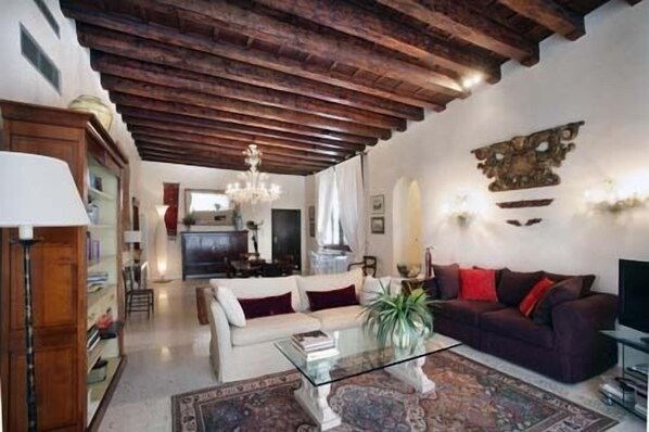 TV, DVD player, books, stereo