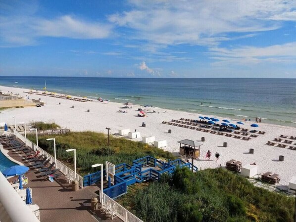 Tæt på stranden