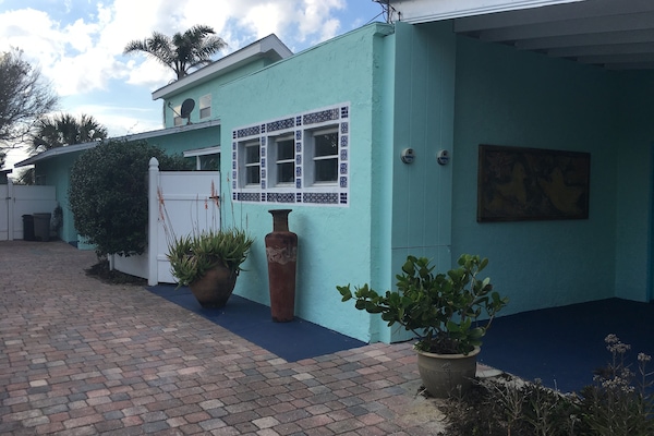 Crescent Moon showing the back cottage, the Ooo Laa Laaah.