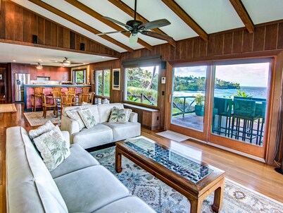 Oceanfront Promontory w/ Stunning Views & Luxury Accommodations.  Walk to Beach!