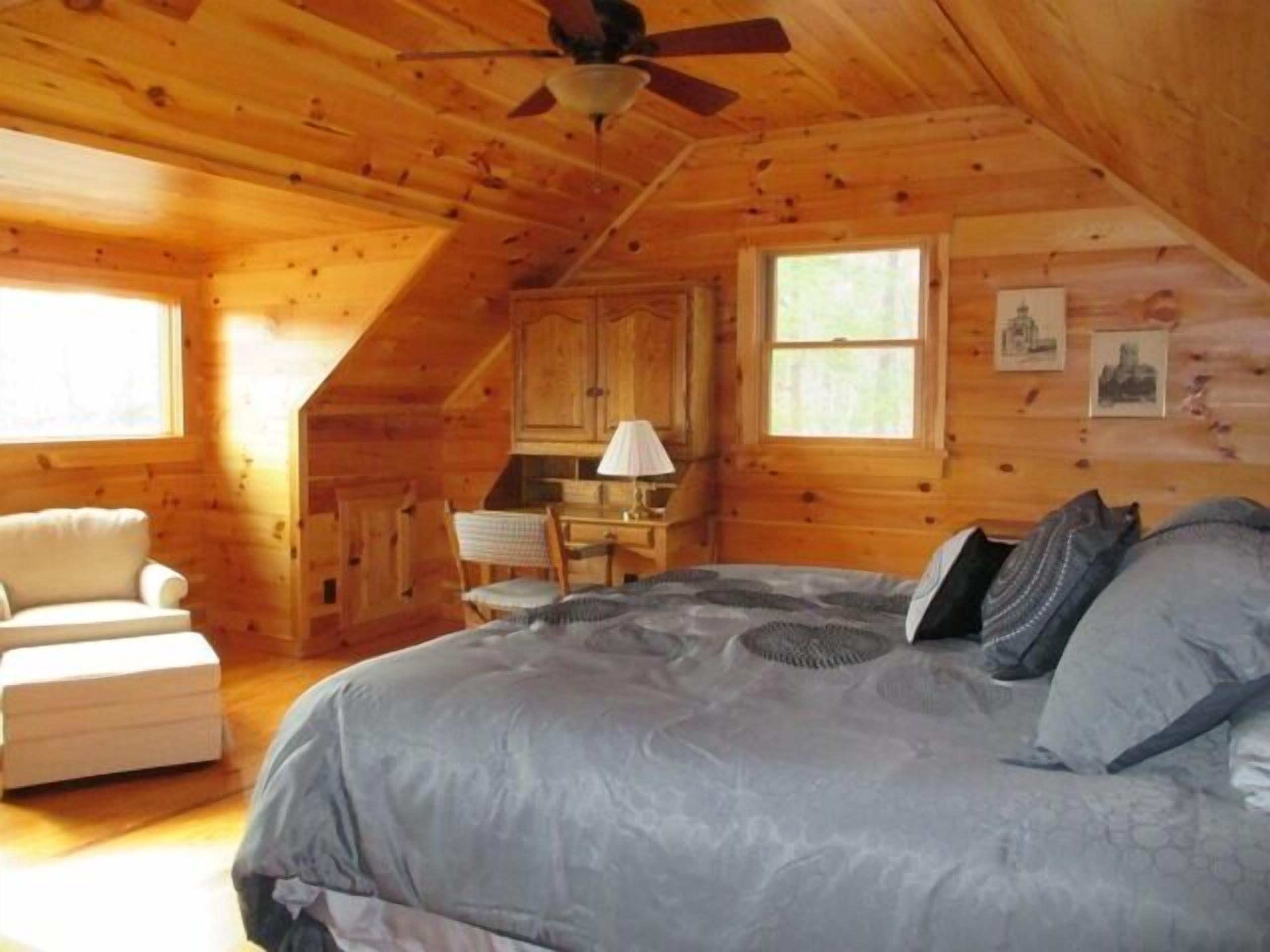 3 bedrooms, desk, iron/ironing board, free WiFi