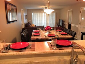 Dining - Beautiful, Modern Condo-No Stairs!-King Beds! Central Branson (Branson)