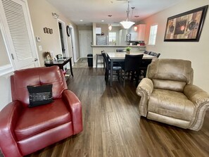 TV connectée, cheminée, lecteur de DVD, services de streaming