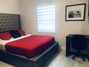 3 soverom, skrivebord, strykejern/-brett og wi-fi (inkludert)