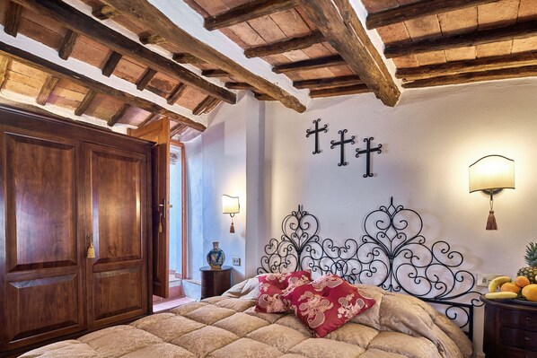 2 bedrooms, iron/ironing board, free WiFi, bed sheets - Charming 2Br Flat - City Center Siena Close To Piazza Del Campo (Siena)