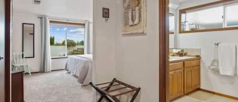 2 bedrooms, desk, iron/ironing board, free WiFi