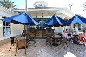 Outdoor dining - 3 miles to Disney, Private 4bed/3bath w/ private pool, game room and club house (Kissimmee)