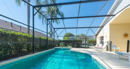 Executive Private Disney Villa, 30 ft Pool, Spa, King, 4K UHD TV, Netflix, Wifi