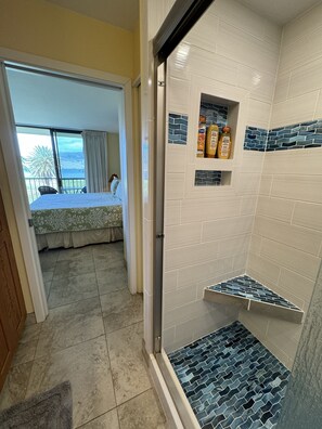 2 bedrooms, iron/ironing board, travel crib, free WiFi - Stunning Remodeled 2BD/2BA Oceanview Condo (Kihei)