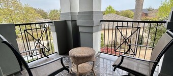 Luxusvilla, perfekt für Paare oder Familienurlaub. Mit einem Gatter geversehener privater Hof