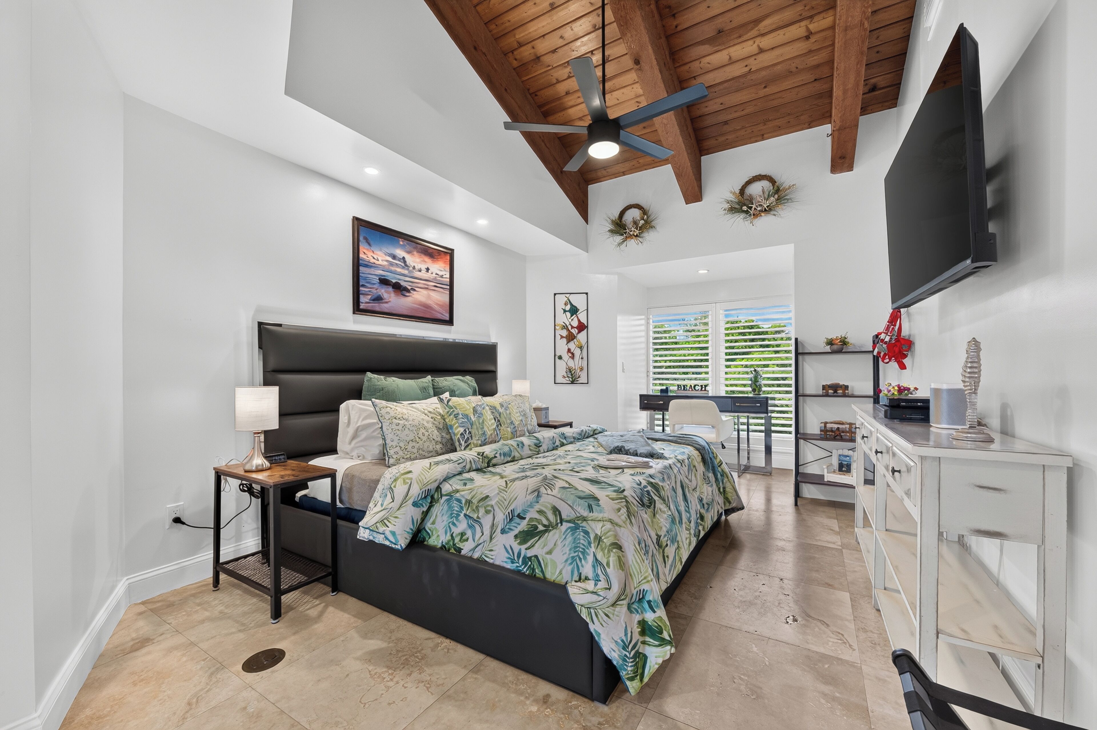 9 bedrooms, in-room safe, desk, iron/ironing board