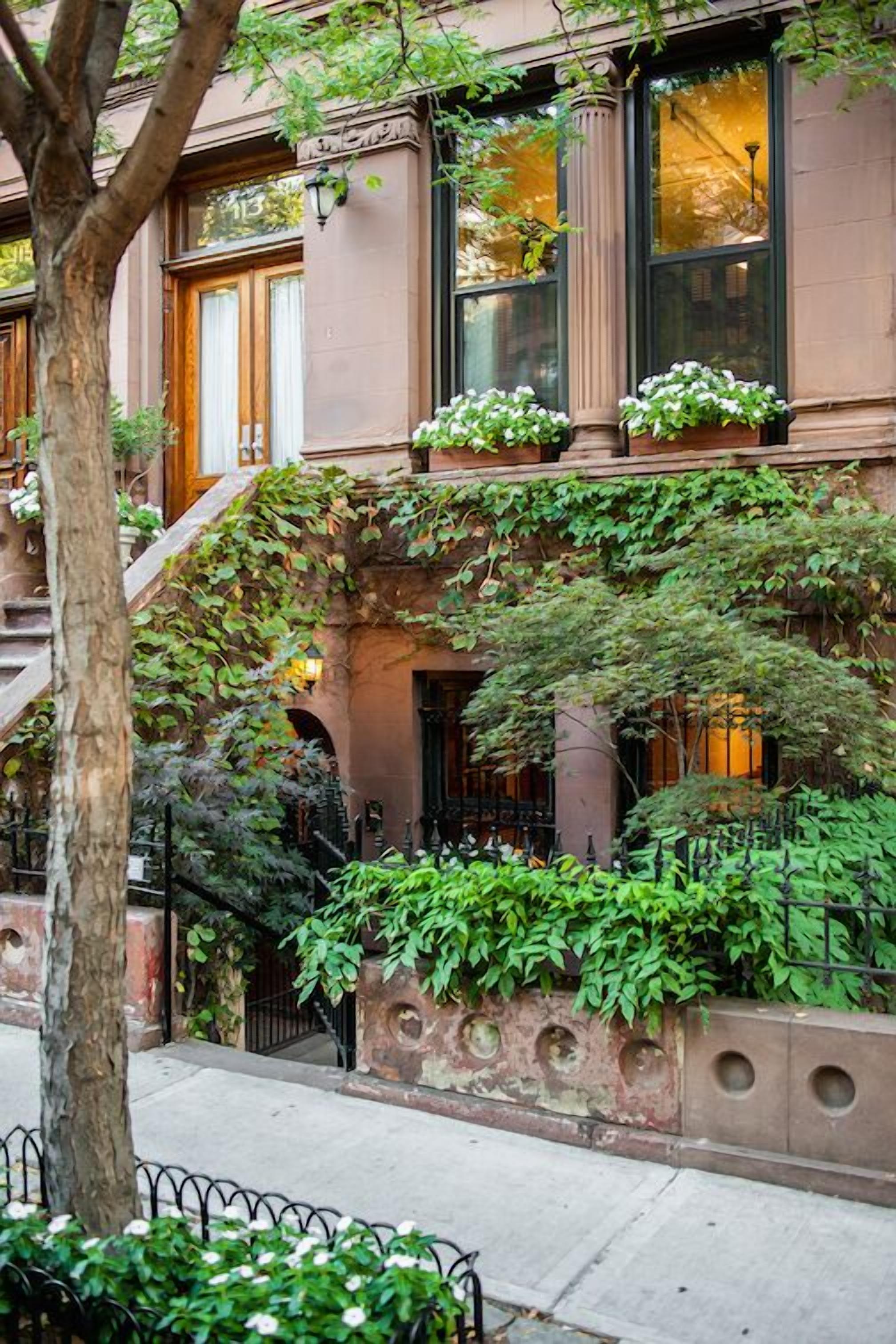 تفاصيل الفندق من الخارج