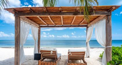 2 villas 9-Bedrooms Beachfront Haven – Luxury by the Sea