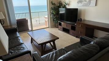 Smart TV, DVD player, books, stereo