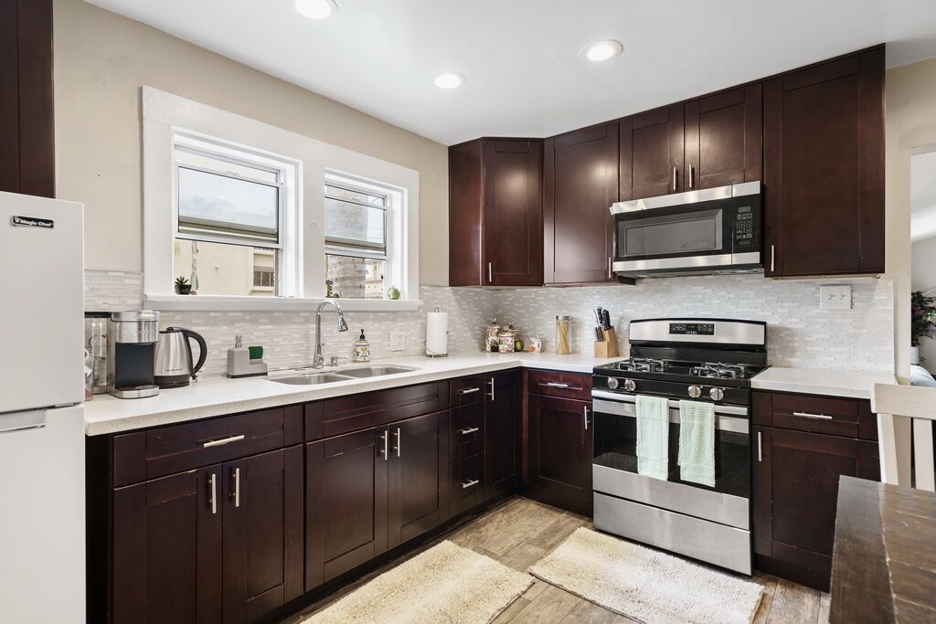 Geladeira, micro-ondas, fogão, cooktop