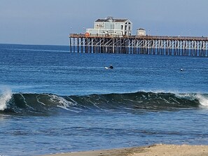 Beach nearby, sun-loungers, beach towels