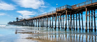 One block from the beach! This three-bedroom and three-bathroom sleeps eight!