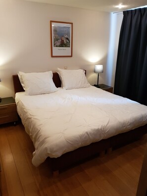 1 habitación, escritorio, tabla de planchar con plancha y wifi gratis