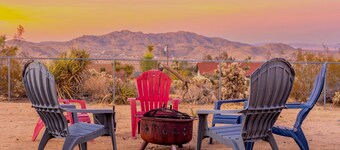 La Mirada House, a quiet setting with expansive views, hot tub, spacious living