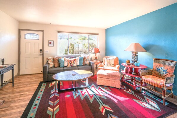 Smart TV, fireplace, DVD player, ping pong