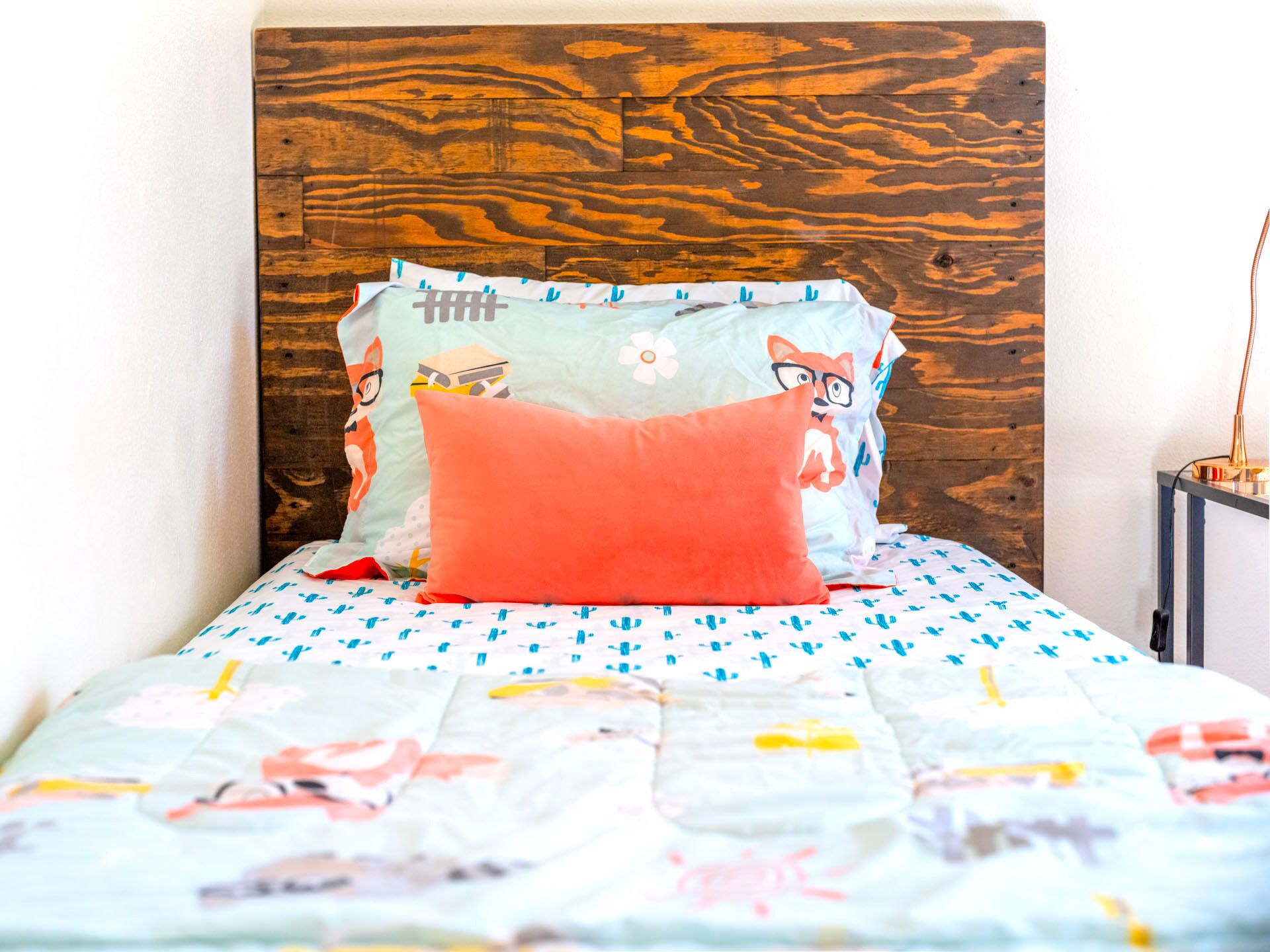 3 slaapkamers, bedden met traagschuimmatras, een bureau