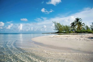 Plage, parasols, serviettes de plage