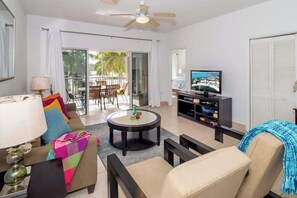 TV, offices - Waterfront Colonial Kai 2BR -- Pool, Kayak & SUP (Cayman Kai)