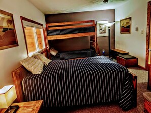 3 bedrooms, desk, free WiFi, bed sheets