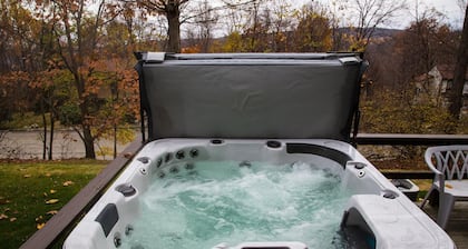 Seven Springs private spa, wifi, shuttle, air conditioner, pool