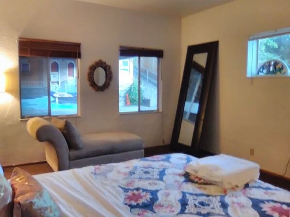 1 habitación, escritorio, wifi gratis y ropa de cama 