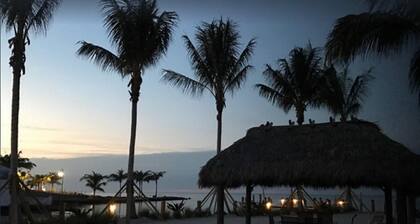 Direkte Sicht auf das Meer. 4 / Bett 3 / Bad für 10 Personen. H / C persönlicher Pool, Free Dock!