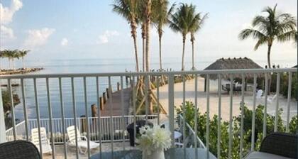 #7 Waterfront 4Bed 3Bath Pool Home