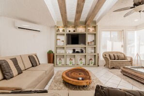 Smart-TV, Videospiele, DVD-Player, Stereoanlage