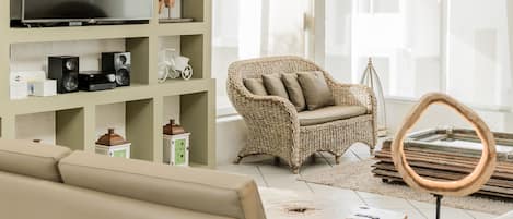 Smart TV, videogiochi, lettore DVD, impianto stereo