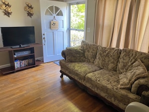 Smart TV, fireplace, video games, DVD player - Limited Dates in June & July, Come See Why. Locally Owned & Operated! (Hendersonville)