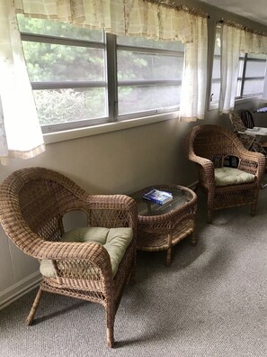 Interior - Enjoy Fall and Winter at White Squirrel Hill! Locally Owned & Operated (Hendersonville)