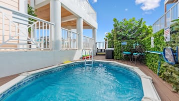 Alberca al aire libre y alberca climatizada