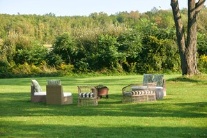 Property grounds - Charming Historic Home In The Finger Lakes Countryside - Reed Homestead  (Livonia)