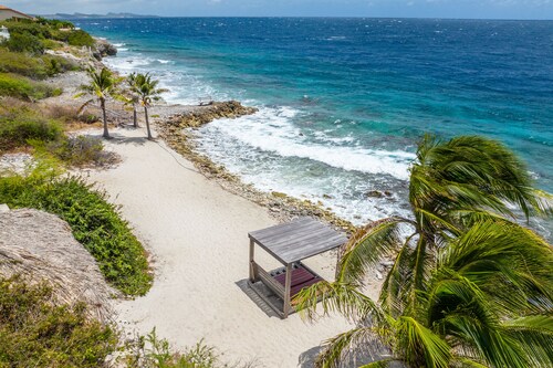 Luxury Oceanfront Villa with Private Beach and Home Cinema   
