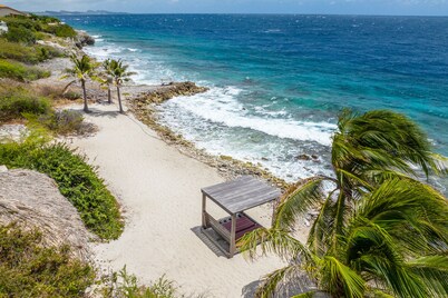Luxury Oceanfront Villa with Private Beach and Home Cinema   