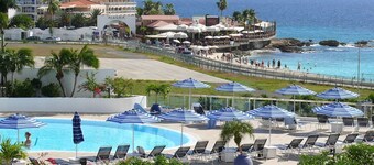 Tropical Gem! Watch Jets Fly into Airport+Ocean Beach+Garden Views+MANY PERKS!!!