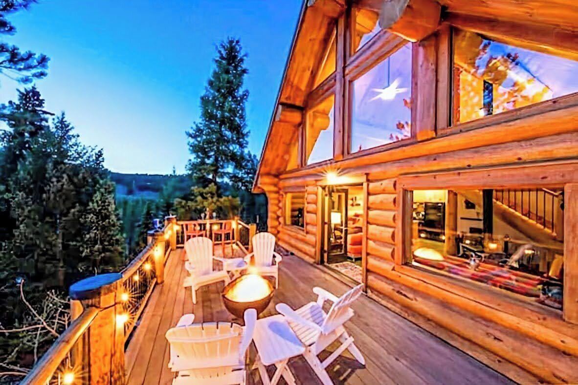 River/ Hot Tub/ Fireplaces/ BBQ/ Yard/ Views