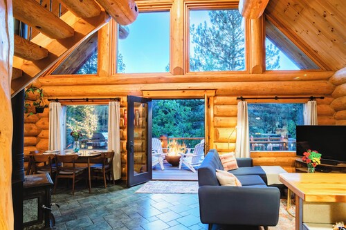 Creekside Cabin with Private Hot Tub & Wood Stove